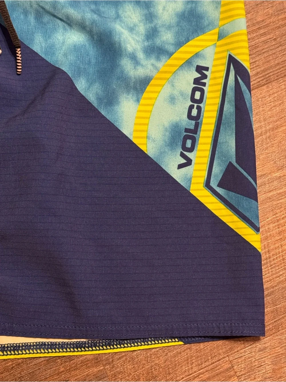 Volcom Mod-Tech Men’s Multi Color Boardshorts Swim Trunks Sz 29 (See Photos)